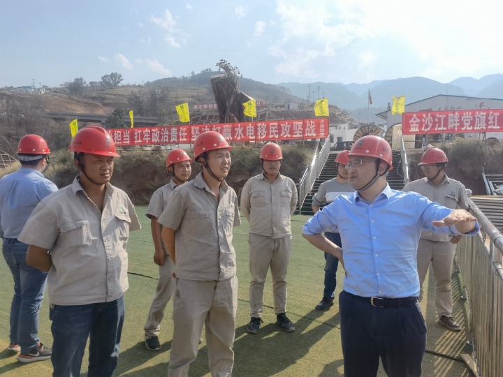 公司黨委書記、執(zhí)行董事朱軍一行到白鶴灘水電站會東縣移民安置項目駐點督導(dǎo)